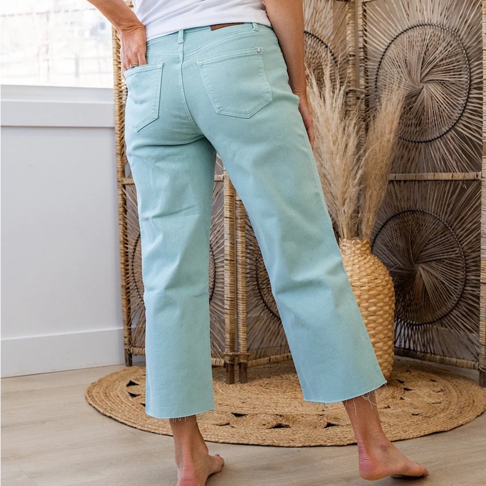 Judy Blue Non Distressed Cropped Wide Leg Jeans - Light Blue Sky - NWT - 26